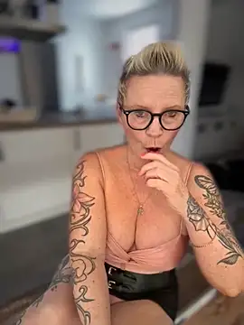 Snapshot of German_Milf chatting on October 18, 1:01 pm German Milf online show from October 18, 1:01 pm