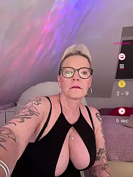 German Milf online show from April 27, 12:47 pm