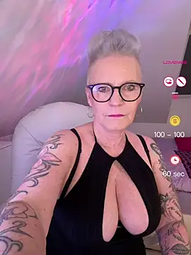 German Milf online show from May 6, 1:27 pm