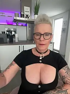 German Milf online show from May 12, 12:02 pm