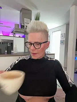 German Milf online show from May 14, 1:07 pm