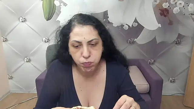 Snapshot of SweetArtemis chatting on November 22, 5:56 pm SweetArtemis online show from November 22, 5:56 pm