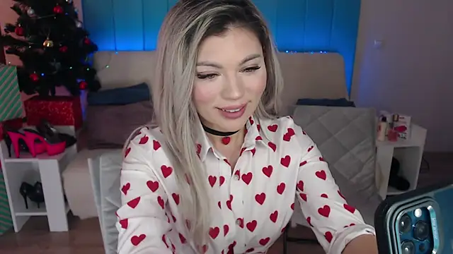 Snapshot of LindyVSAndy chatting on December 16, 5:59 am LindyVSAndy online show from December 16, 5:59 am