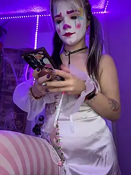 Cutiepiespanks online show from October 31, 10:44 pm