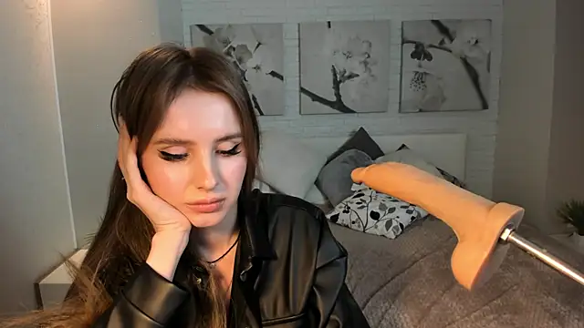 Betty June online show from December 18, 4:42 am