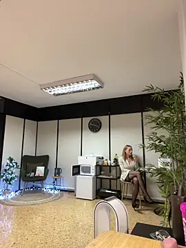 Snapshot of EmaSalis chatting on December 18, 2:49 pm EmaSalis online show from December 18, 2:49 pm