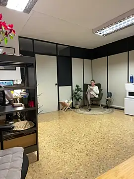 Snapshot of EmaSalis chatting on January 8, 1:20 pm EmaSalis online show from January 8, 1:20 pm