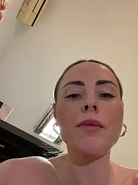 Snapshot of EmaSalis chatting on February 17, 11:44 am EmaSalis online show from February 17, 11:44 am