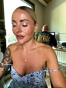 Snapshot of EmaSalis chatting on September 11, 10:48 am EmaSalis online show from September 11, 10:48 am