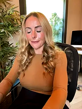 Snapshot of EmaSalis chatting on September 22, 8:49 am EmaSalis online show from September 22, 8:49 am