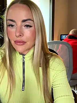 Snapshot of EmaSalis chatting on October 16, 9:32 am EmaSalis online show from October 16, 9:32 am