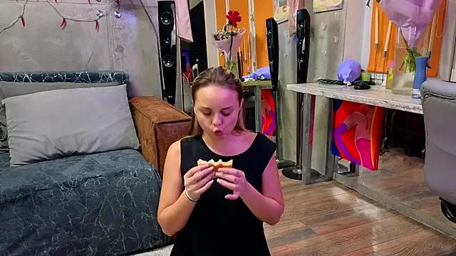 Misss Vikk online show from November 17, 2:45 pm