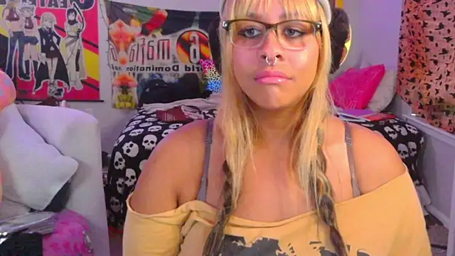 Snapshot of N1NT3NDH03 chatting on May 13, 4:21 am N1NT3NDH03 online show from May 13, 4:21 am