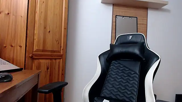 Lisakisss online show from January 23, 6:45 pm