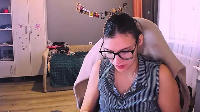 MollyLollipop online show from December 15, 5:55 am