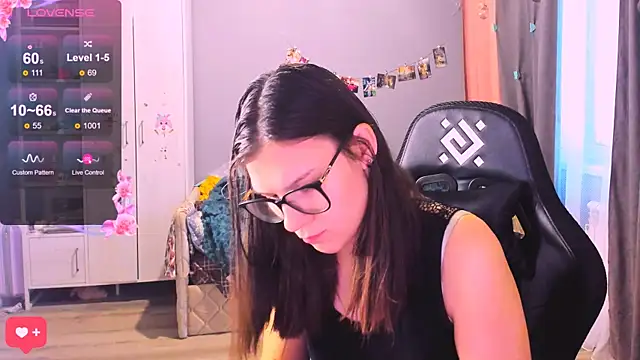 MollyLollipop online show from December 19, 3:24 am