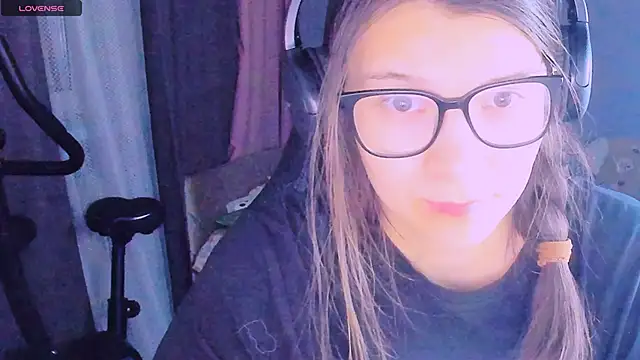 MollyLollipop online show from March 31, 5:02 pm