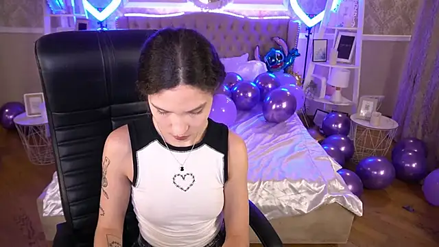 BabyFlowerr online show from January 10, 8:15 pm