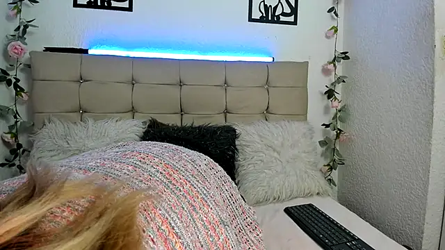 yayita mature online show from September 27, 1:27 pm