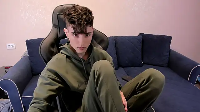 Snapshot of James_Mills chatting on October 31, 6:20 pm James Mills online show from October 31, 6:20 pm