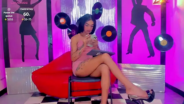 nickyminach  online show from September 19, 7:25 pm