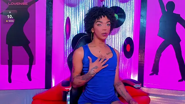Snapshot of nickyminach_ chatting on April 18, 7:29 pm nickyminach online show from April 18, 7:29 pm