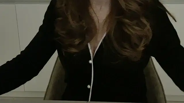 Snapshot of amara_2022 chatting on November 1, 5:15 pm amara 2022 online show from November 1, 5:15 pm