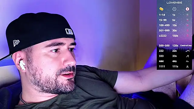 Snapshot of DominantTheo chatting on February 11, 3:40 am DominantTheo online show from February 11, 3:40 am