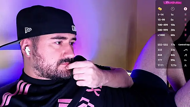 Snapshot of DominantTheo chatting on March 17, 2:30 am DominantTheo online show from March 17, 2:30 am