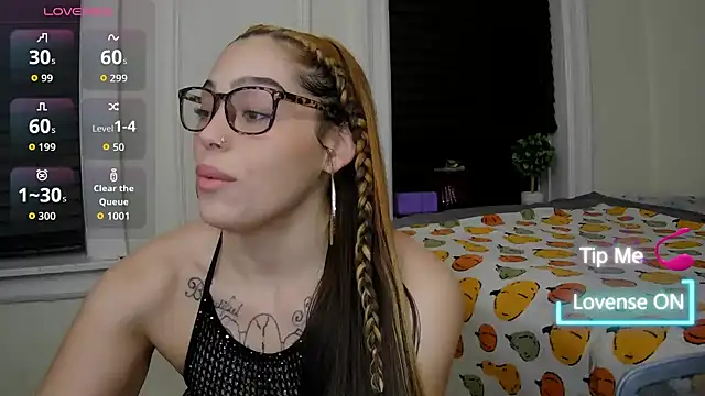 Snapshot of sapphirestorm8 chatting on November 11, 3:28 am sapphirestorm8 online show from November 11, 3:28 am