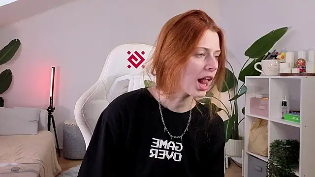 doll lesli online show from October 9, 9:18 am