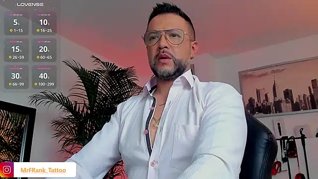 Snapshot of MrFrank_tattoo chatting on December 5, 12:22 pm MrFrank tattoo online show from December 5, 12:22 pm