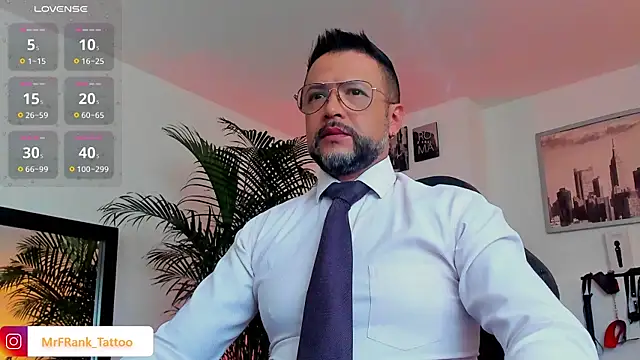 Snapshot of MrFrank_tattoo chatting on December 11, 12:02 pm MrFrank tattoo online show from December 11, 12:02 pm