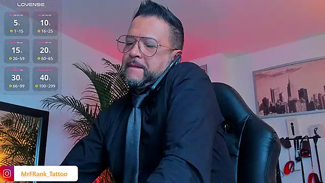 Snapshot of MrFrank_tattoo chatting on December 13, 12:06 pm MrFrank tattoo online show from December 13, 12:06 pm