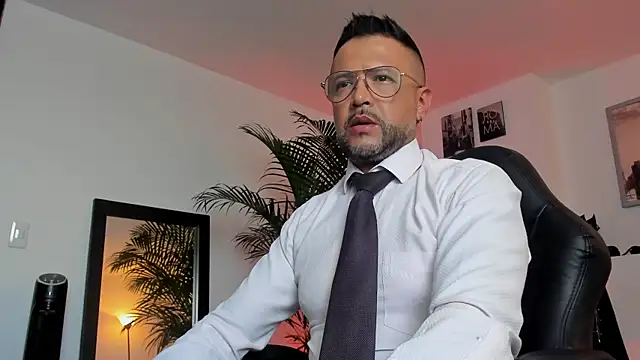 Snapshot of MrFrank_tattoo chatting on December 17, 6:31 pm MrFrank tattoo online show from December 17, 6:31 pm