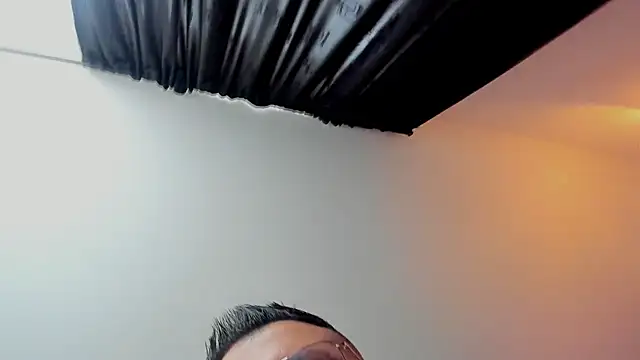 Snapshot of MrFrank_tattoo chatting on December 18, 6:35 pm MrFrank tattoo online show from December 18, 6:35 pm