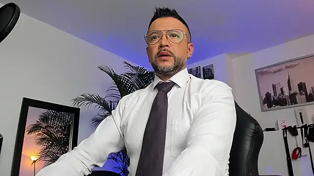 Snapshot of MrFrank_tattoo chatting on December 21, 2:58 pm MrFrank tattoo online show from December 21, 2:58 pm