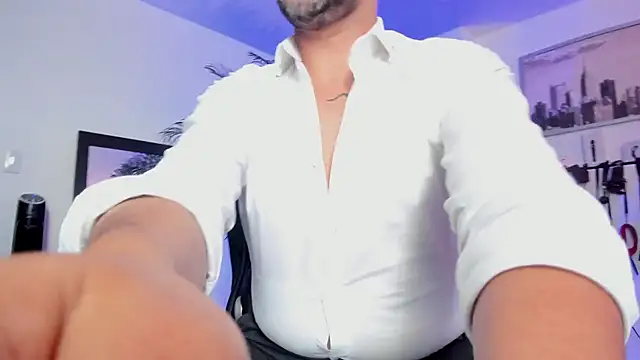 Snapshot of MrFrank_tattoo chatting on December 23, 6:05 pm MrFrank tattoo online show from December 23, 6:05 pm