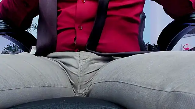 Snapshot of MrFrank_tattoo chatting on December 26, 2:59 pm MrFrank tattoo online show from December 26, 2:59 pm