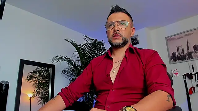 Snapshot of MrFrank_tattoo chatting on January 10, 3:58 pm MrFrank tattoo online show from January 10, 3:58 pm