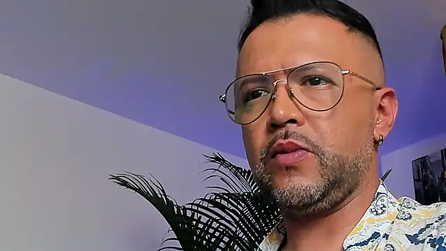 Snapshot of MrFrank_tattoo chatting on January 15, 6:40 pm MrFrank tattoo online show from January 15, 6:40 pm