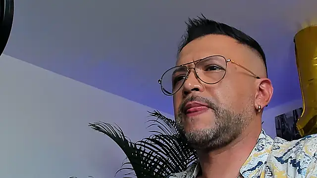 Snapshot of MrFrank_tattoo chatting on January 15, 9:41 pm MrFrank tattoo online show from January 15, 9:41 pm