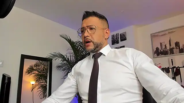 Snapshot of MrFrank_tattoo chatting on January 22, 1:21 pm MrFrank tattoo online show from January 22, 1:21 pm