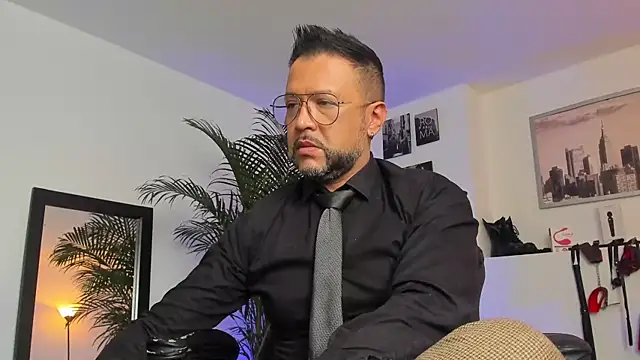 Snapshot of MrFrank_tattoo chatting on January 27, 2:13 pm MrFrank tattoo online show from January 27, 2:13 pm