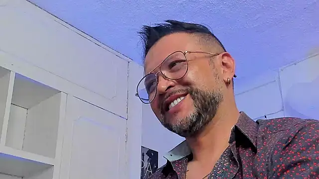 Snapshot of MrFrank_tattoo chatting on February 14, 7:44 pm MrFrank tattoo online show from February 14, 7:44 pm