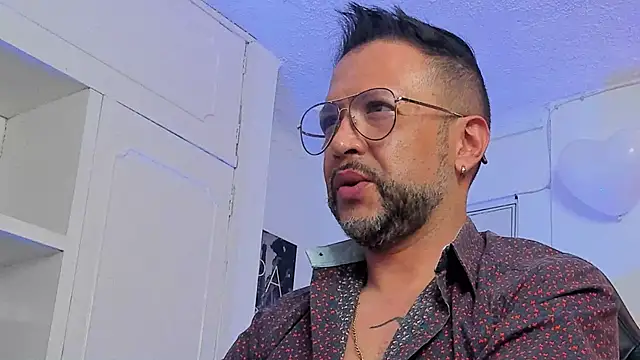 Snapshot of MrFrank_tattoo chatting on February 14, 10:47 pm MrFrank tattoo online show from February 14, 10:47 pm