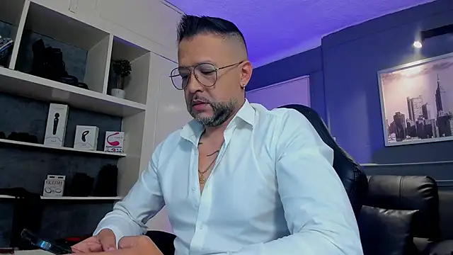 Snapshot of MrFrank_tattoo chatting on September 19, 12:39 pm MrFrank tattoo online show from September 19, 12:39 pm