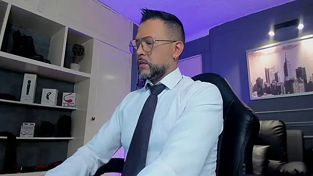 Snapshot of MrFrank_tattoo chatting on September 30, 12:43 pm MrFrank tattoo online show from September 30, 12:43 pm