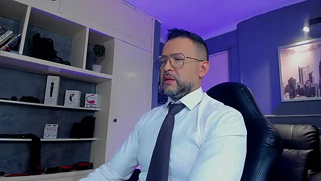 Snapshot of MrFrank_tattoo chatting on October 15, 3:23 pm MrFrank tattoo online show from October 15, 3:23 pm