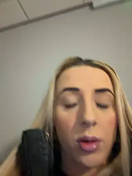 Strongqueen online show from February 12, 8:26 pm